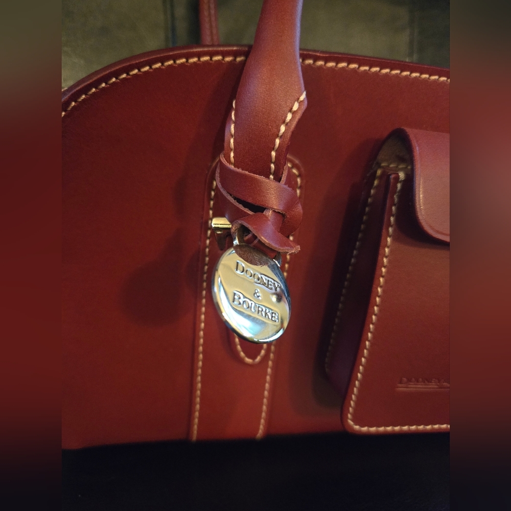 VINTAGE Alto Dooney & Bourke Red Leather Bag w/ Dust Bag.  Good used condition! - Picture 9 of 9